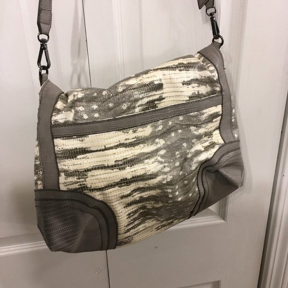 Simply Vera Wang Snakeskin Crossbody Purse - Picture 11 of 15